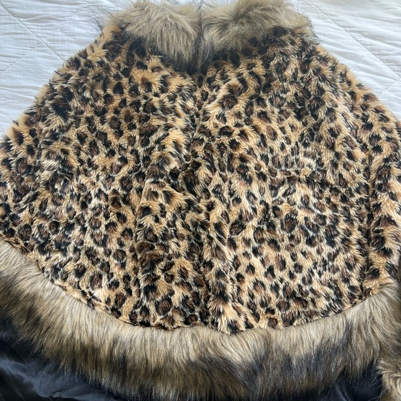 Leopard print faux fur cape - Picture 2 of 3
